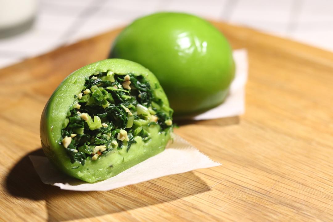 晚餐2019年4月5日        #晚餐2019年4月5日##马兰头青团# 清明节,做