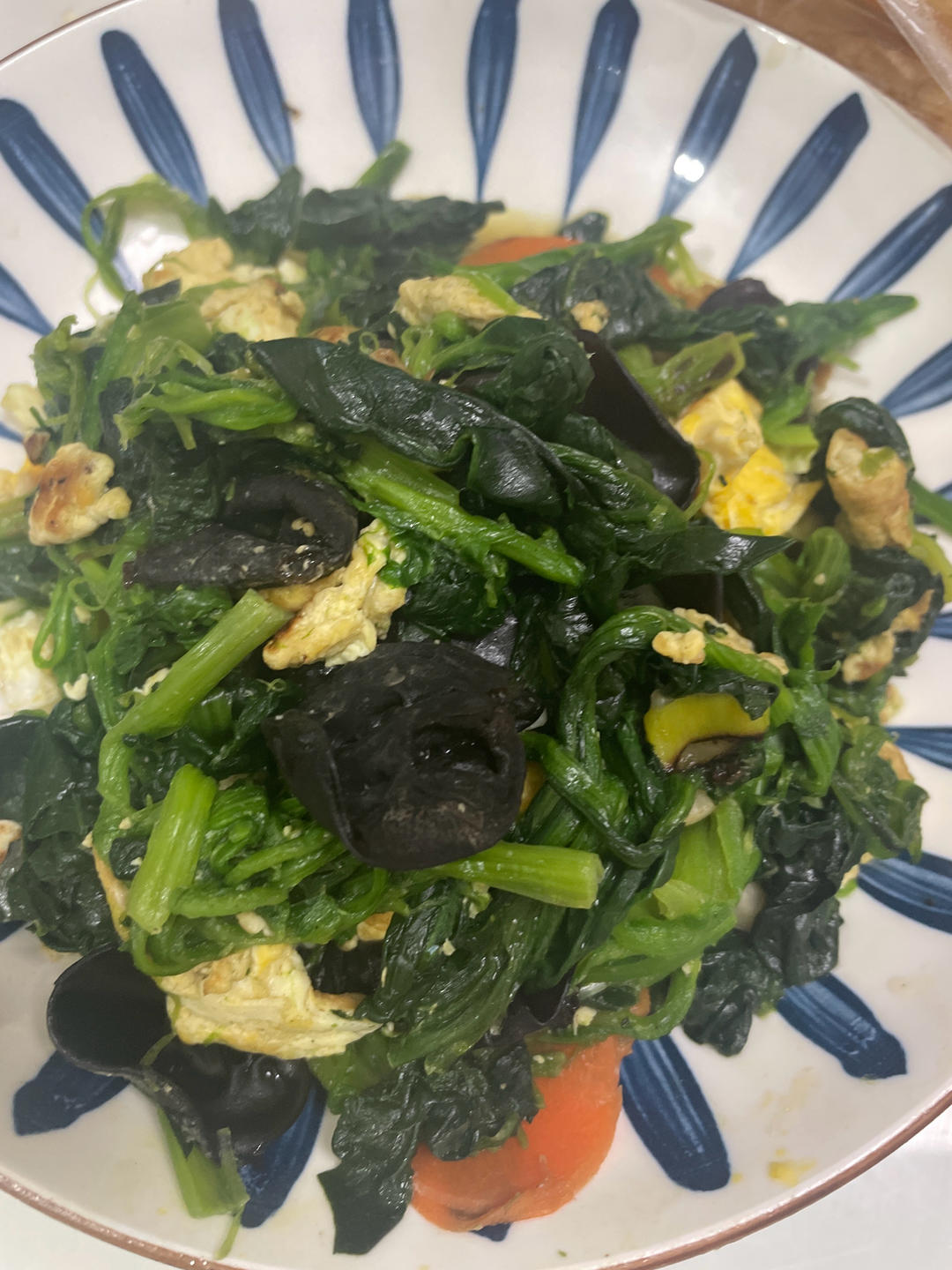 菠菜木耳炒鸡蛋