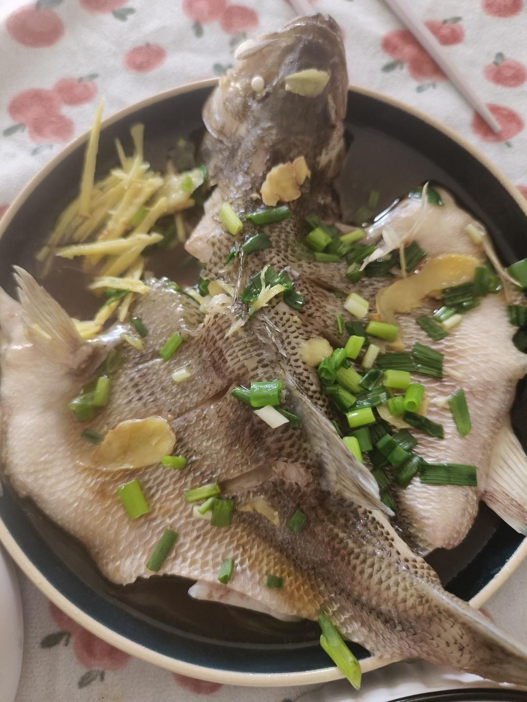 清蒸鲈鱼，肉质鲜嫩