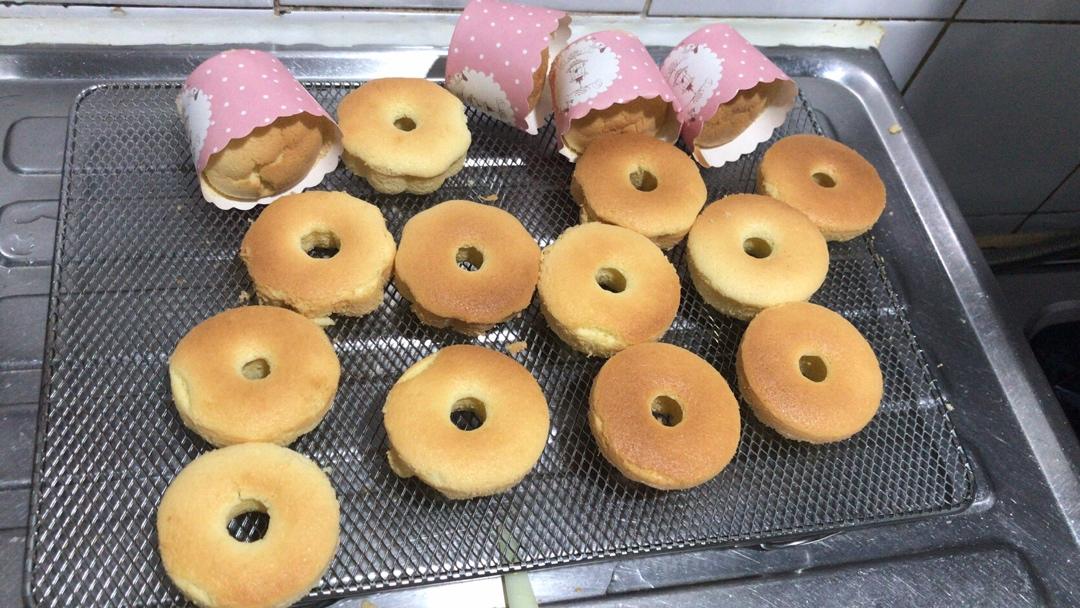 松软可口甜甜圈