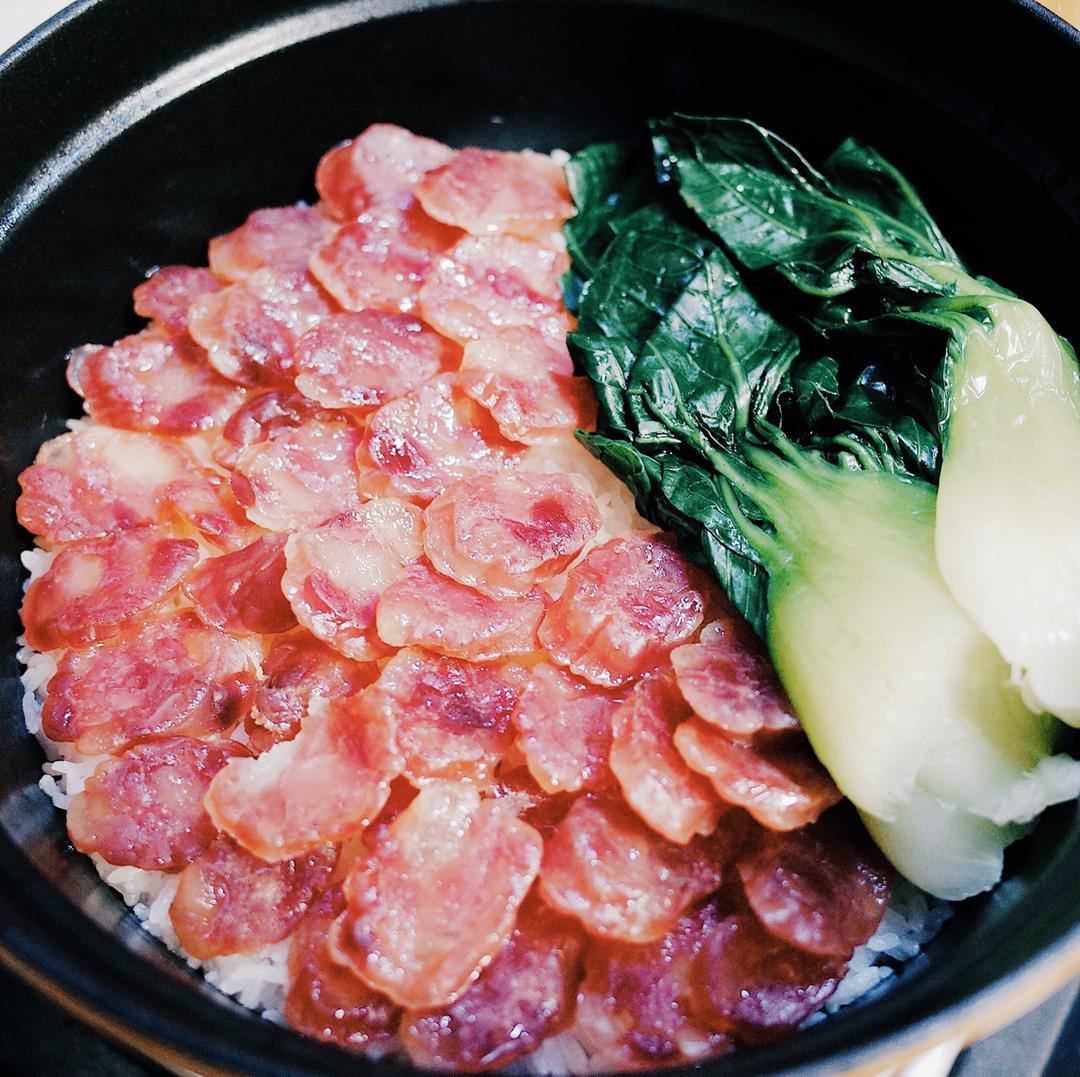 铸铁锅腊肠煲仔饭