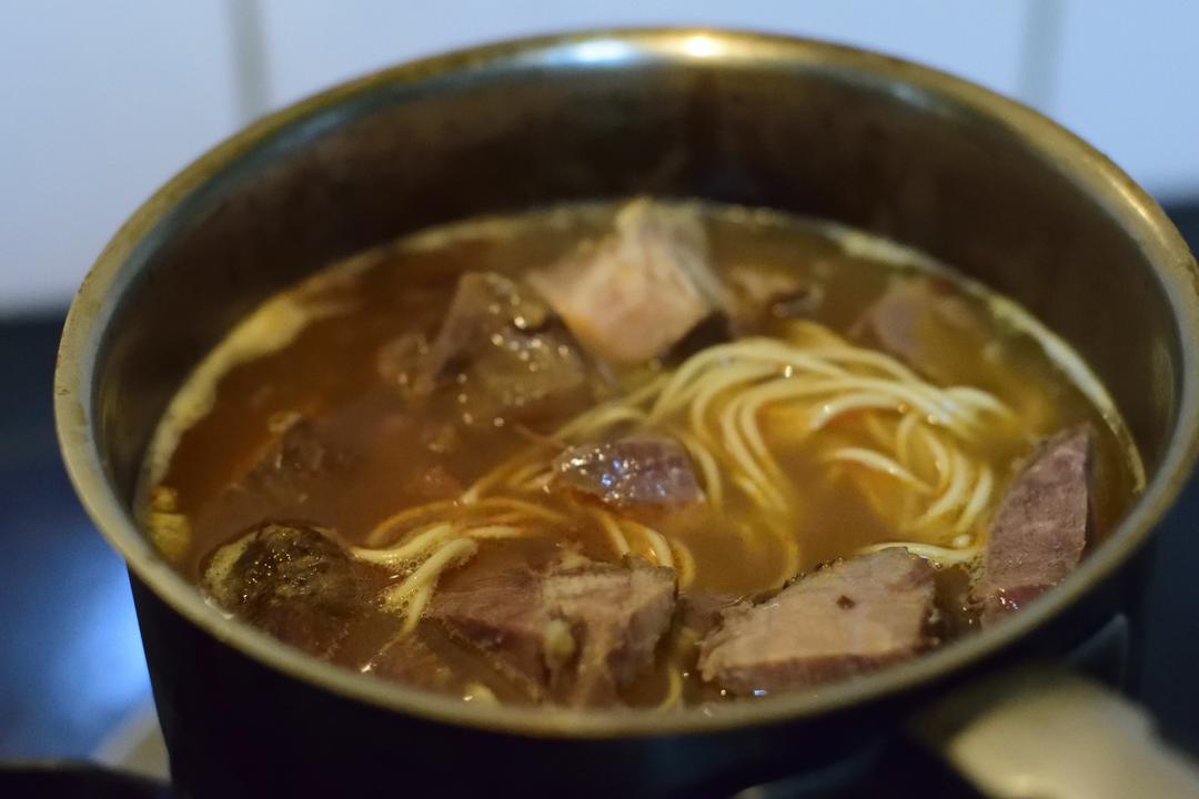 冬阴功汤牛肉面的做法 步骤8