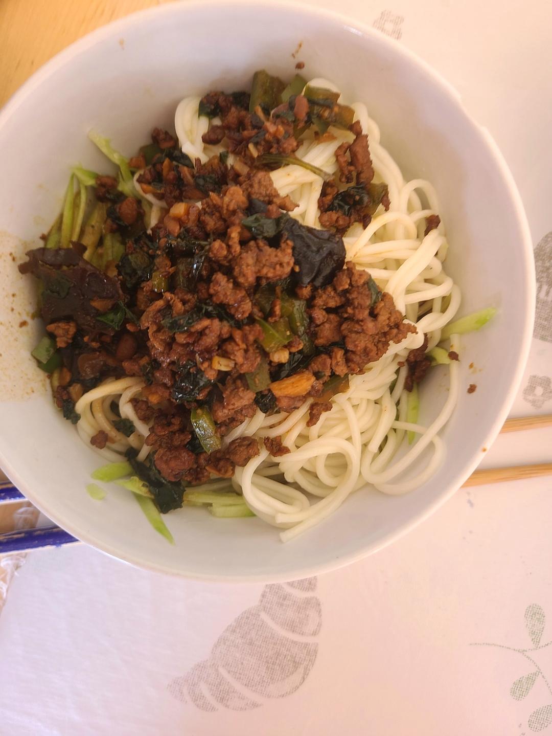 牛肉杂酱面