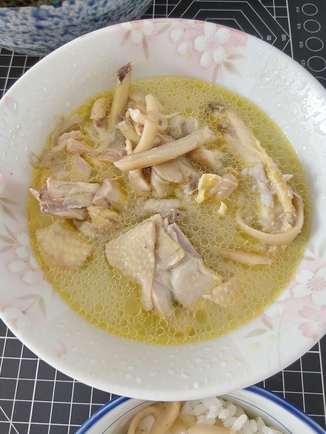 鸡枞菌走地鸡汤