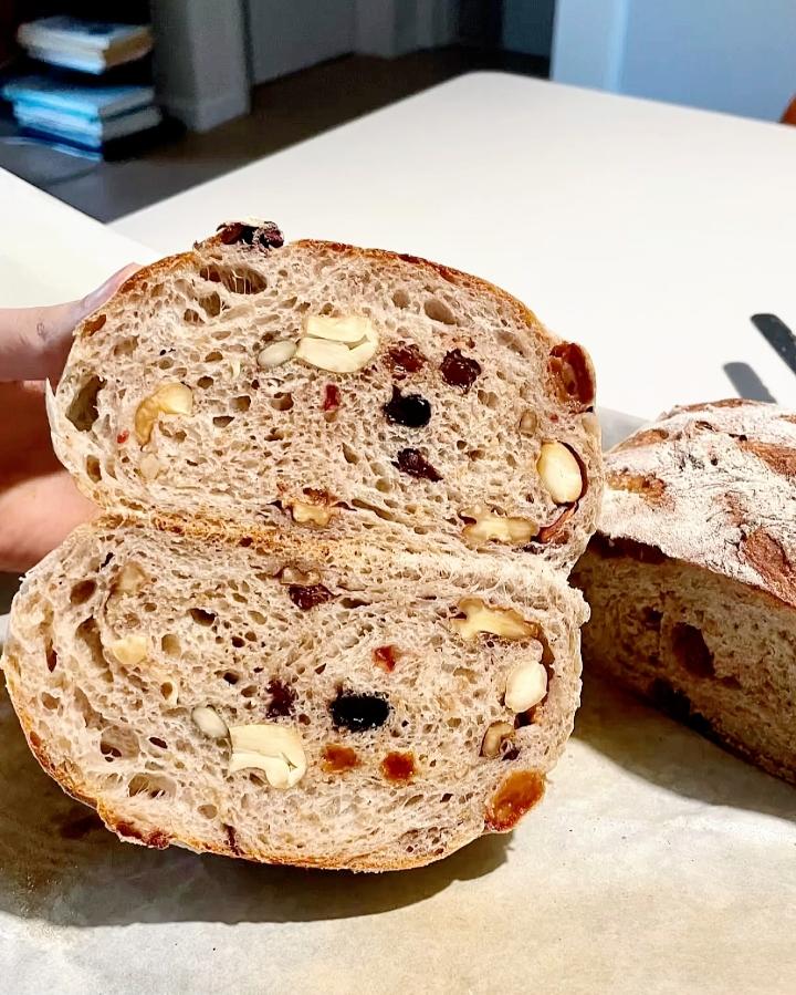 芝麻葡萄干软欧包〈欧包面包〉的做法