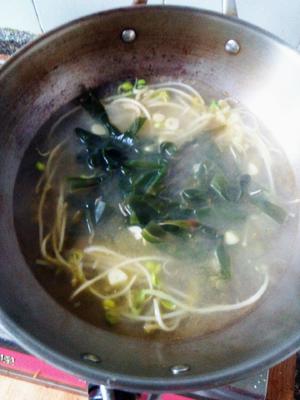 海带豆芽汤的做法 步骤8