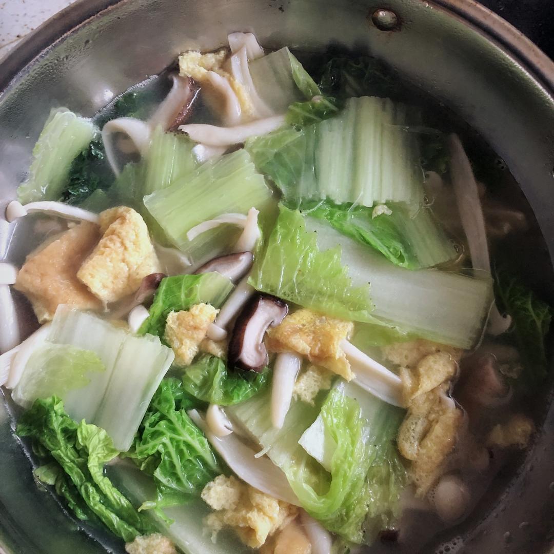 厨师长教你：“香菇白菜汤”的家常做法，简单易学营养美味