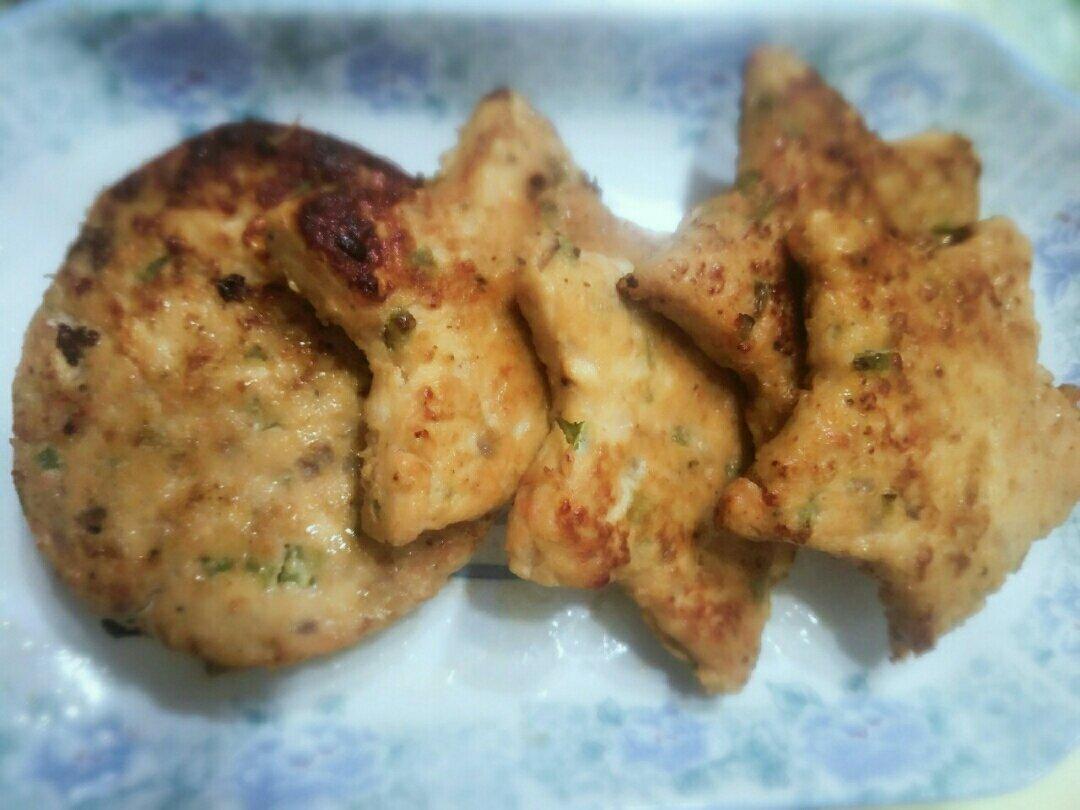 香煎鸡胸肉饼