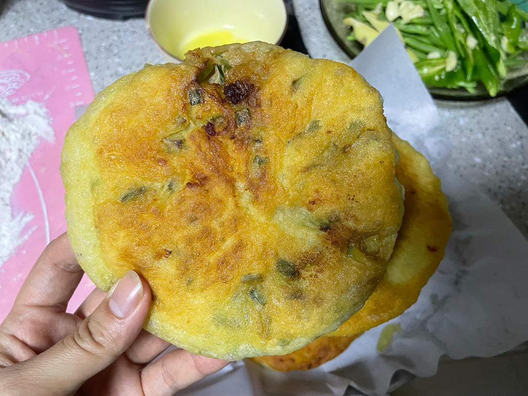 早餐店炸葱油饼 外酥里软 葱香味十足 附细节视频详解
