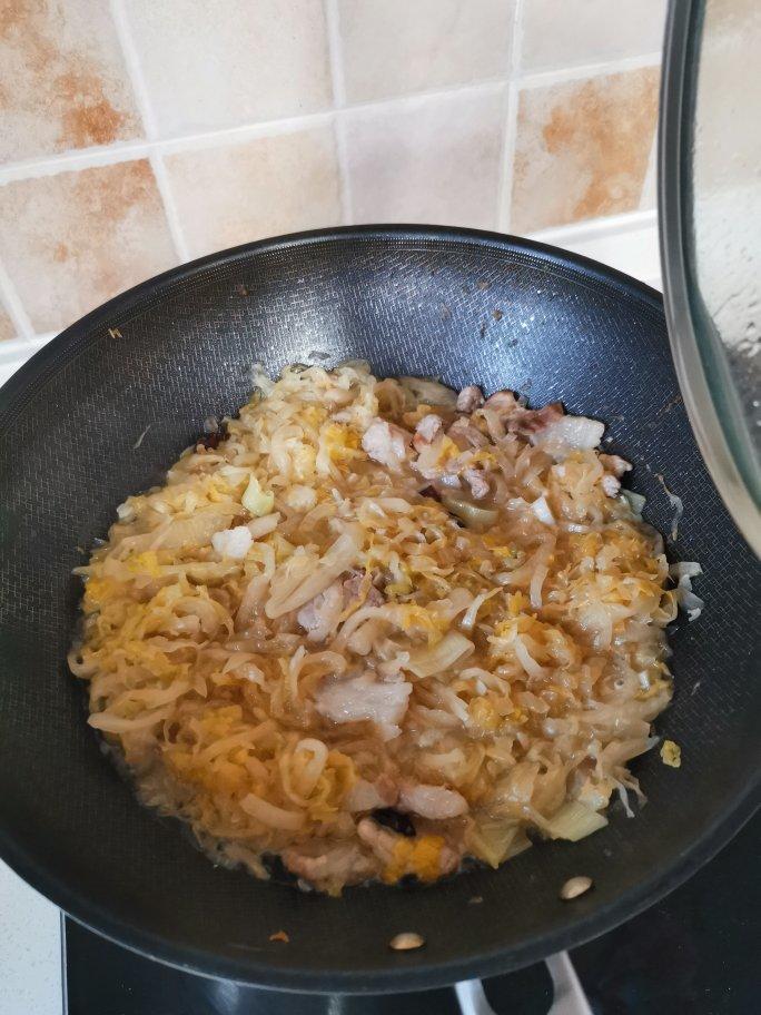 酸菜炖五花肉