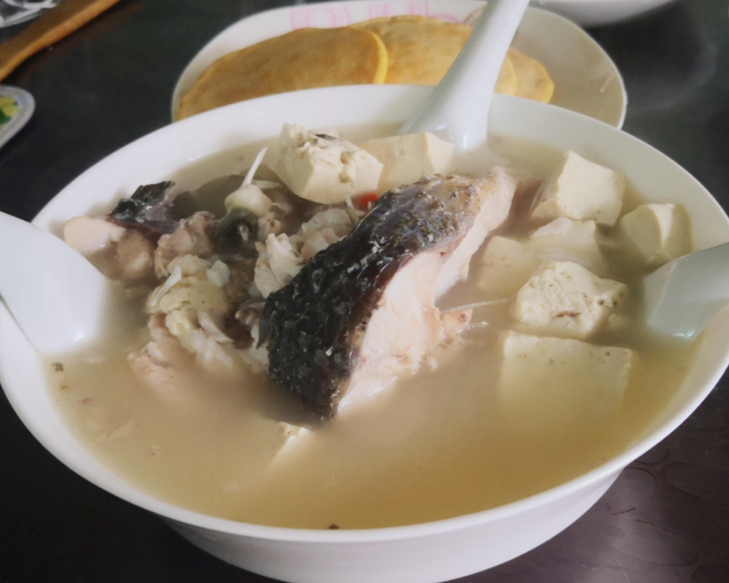 ［家常海鲜］忘不了的美味——草鱼豆腐汤的做法