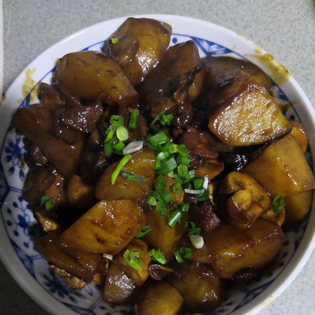 红烧鸡腿炖土豆蘑菇
