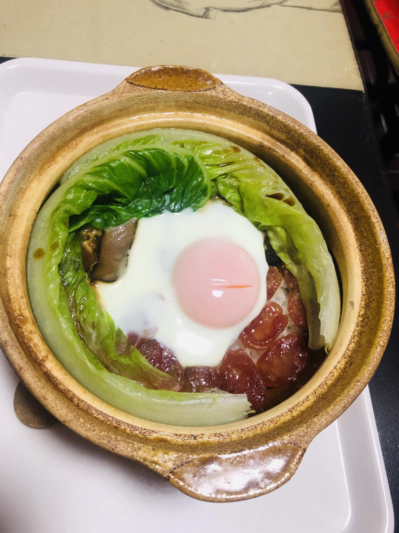 滑蛋腊肠煲仔饭