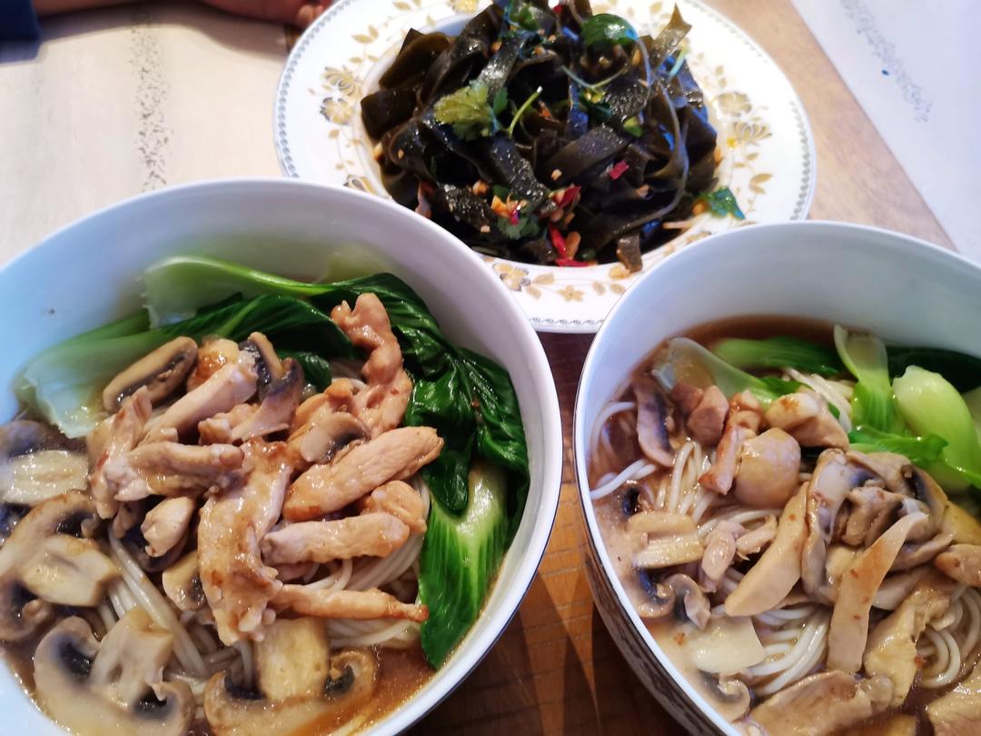 香菇鸡丝面