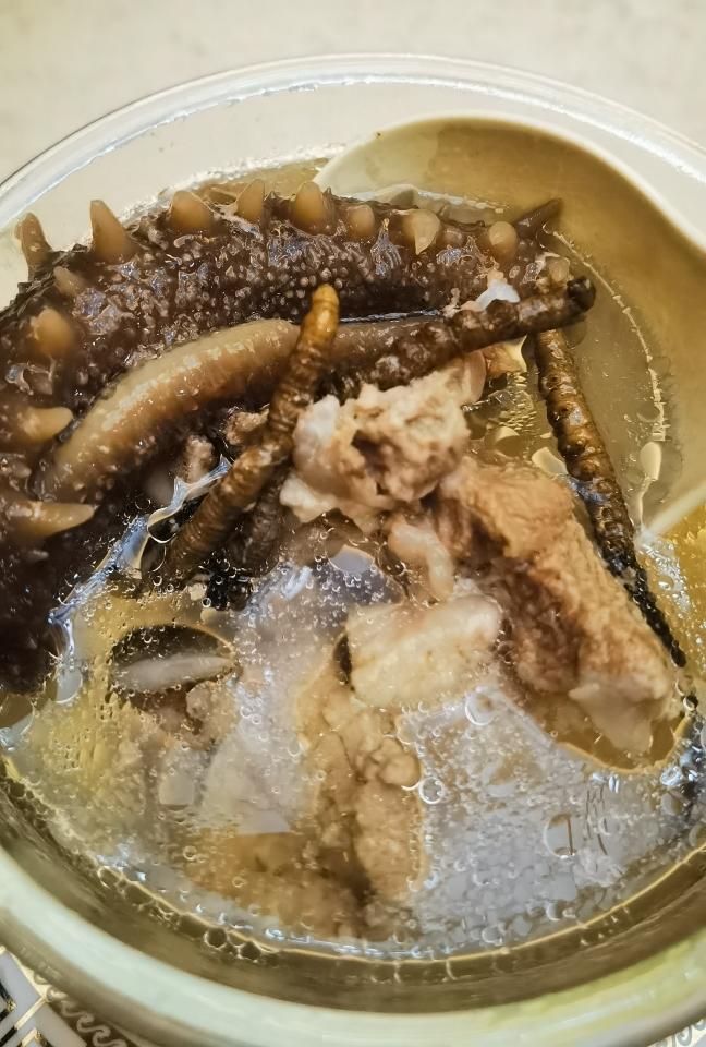 冬虫草海叁炖排骨汤的做法