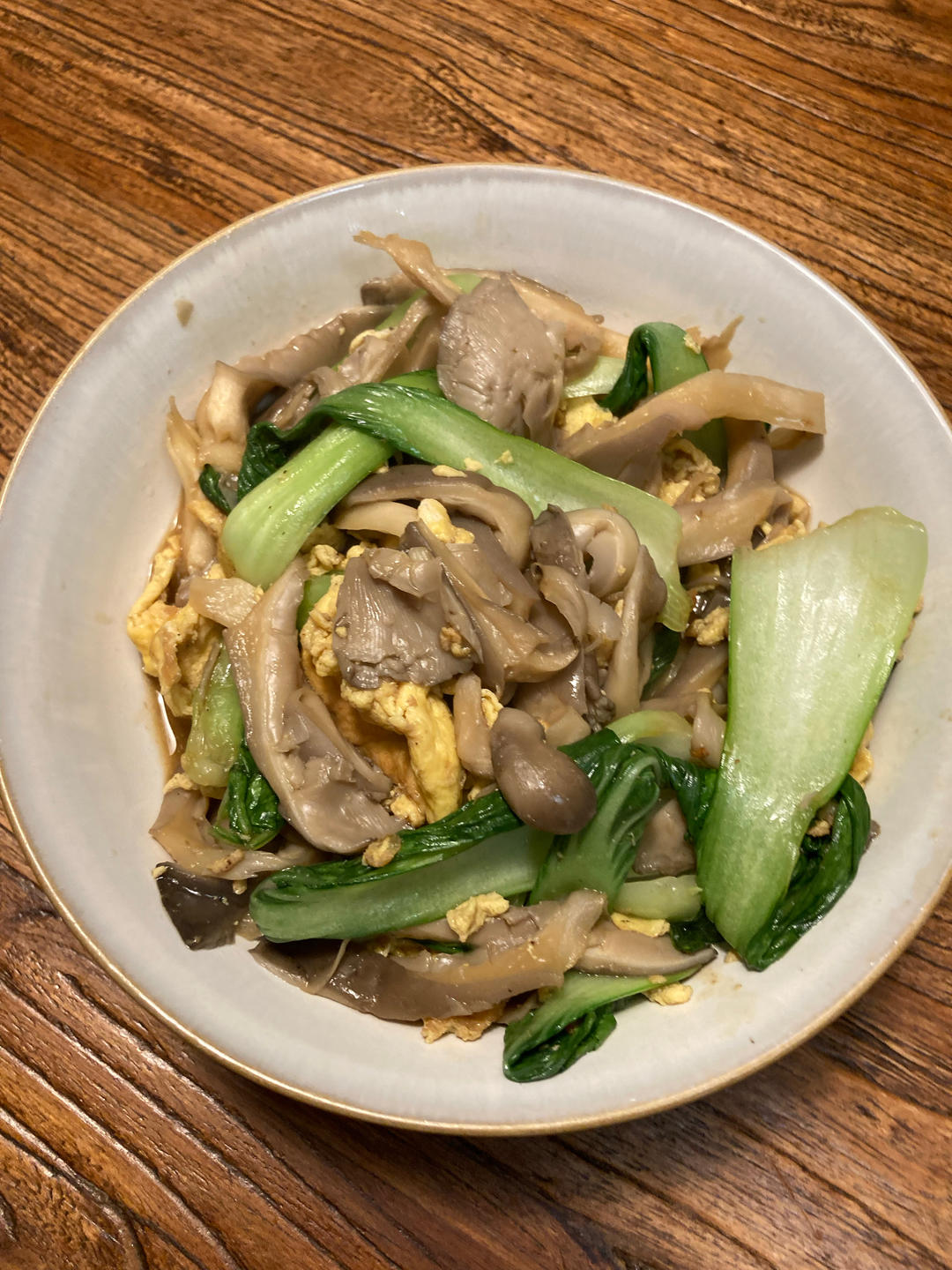 平菇青椒炒鸡蛋 好吃又营养的超快手家常菜