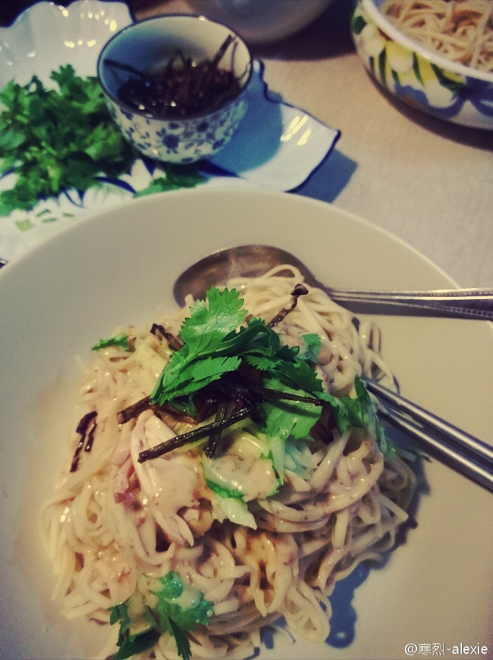 葱油鸡丝凉面