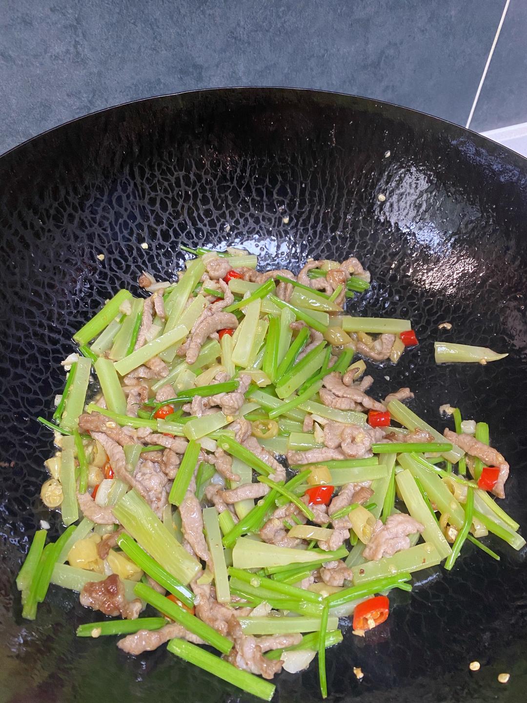 泡椒肉丝，逃不过的下饭菜的做法