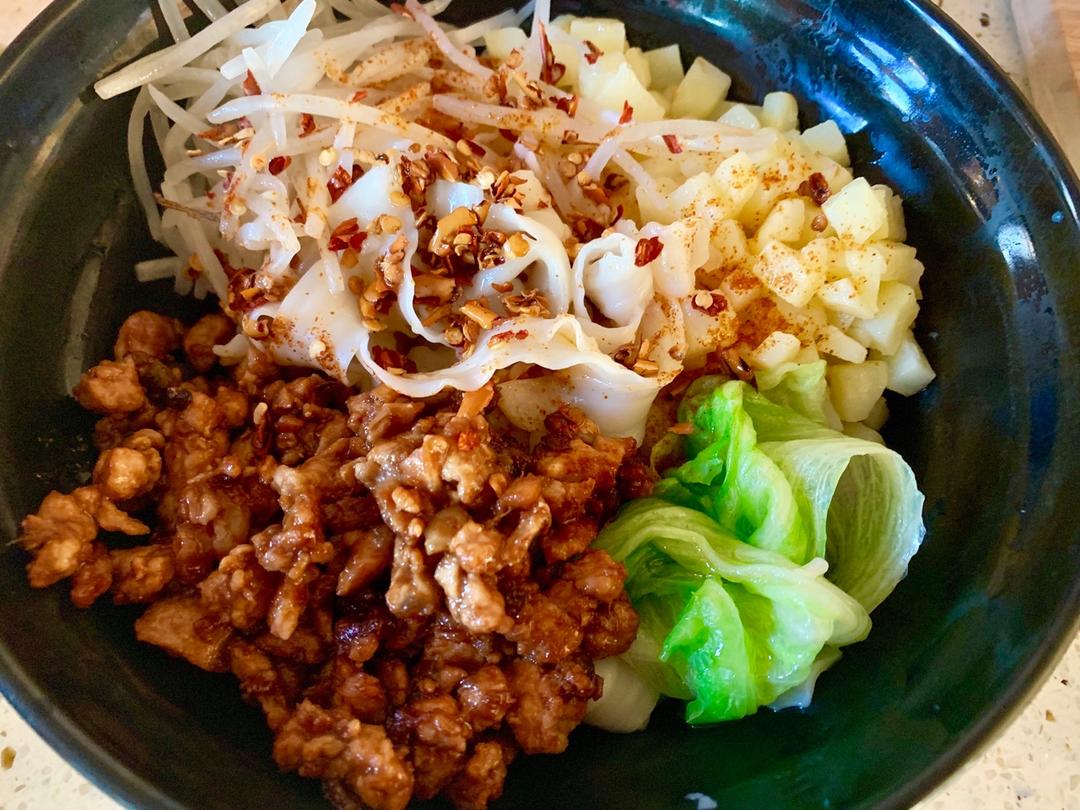 堂妈教你做油泼肉酱扯面