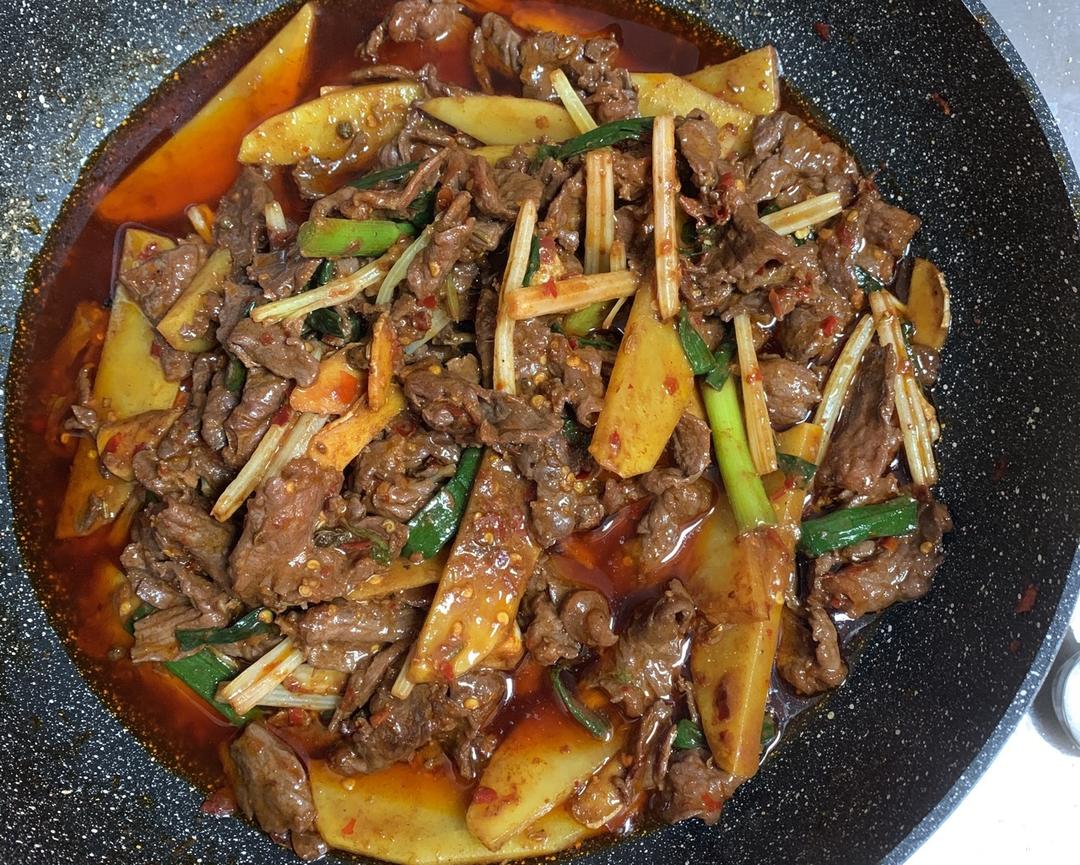 来宝妈牌“干锅牛肉”越吃越好吃😋