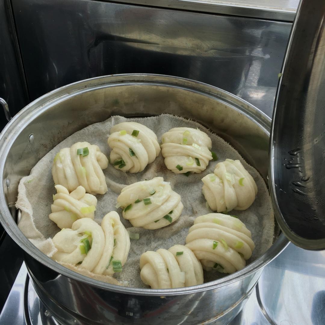 葱油花卷 Steamed Roll