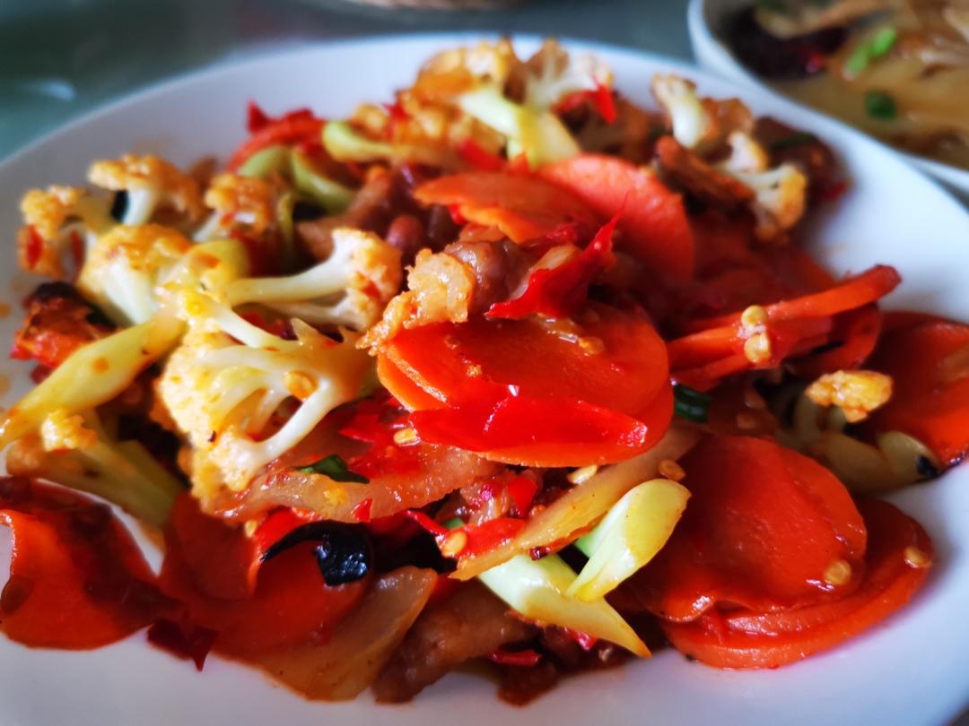 干煸菜花（花菜炒肉）