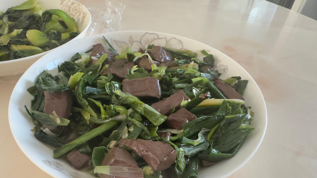 青蒜炒鸭血-有它能吃两大碗饭
