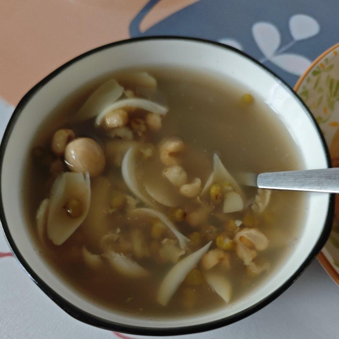 绿豆百合莲子汤，养生壶煮2人份的量