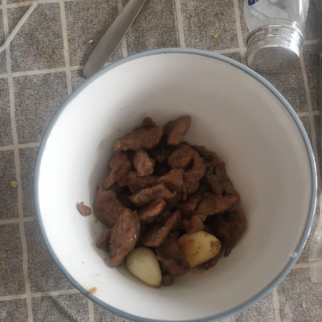 好吃到舔盘的蒜香黑椒牛肉粒