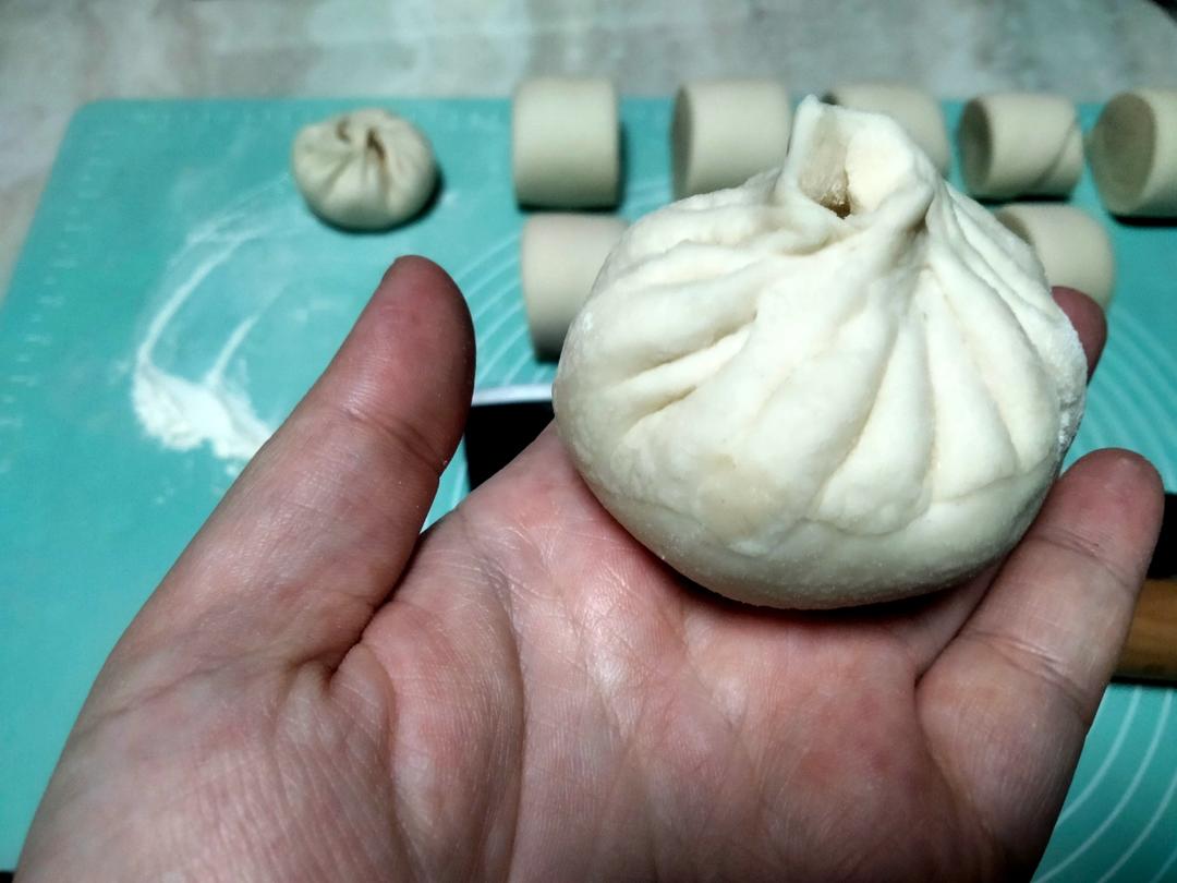 云朵般松软爆浆蜜汁叉烧包