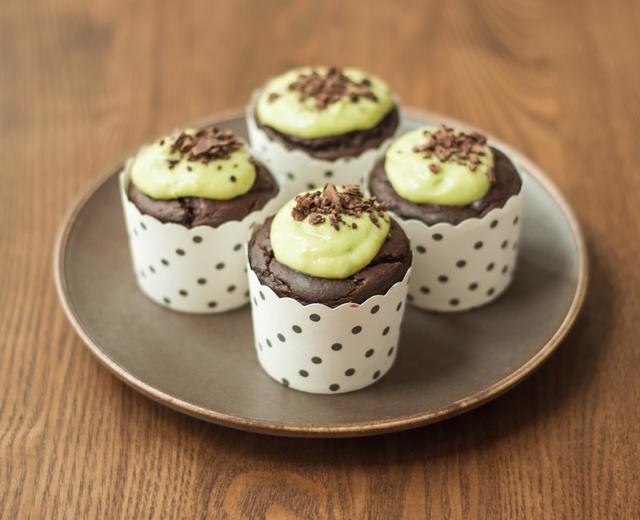 牛油果巧克力纸杯蛋糕（Avocado and Chocolate　Cupcakes)的做法