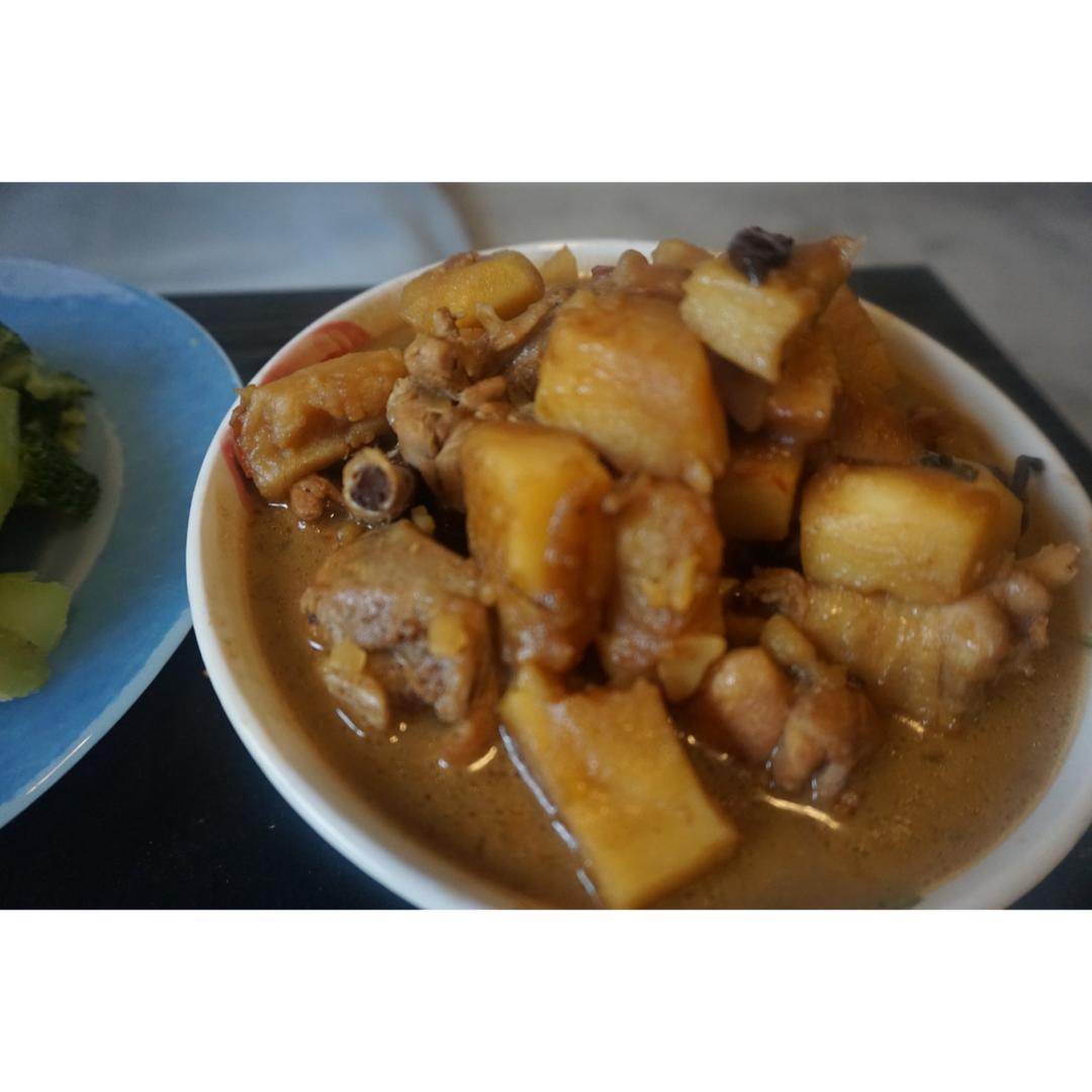 土豆炖鸡大腿