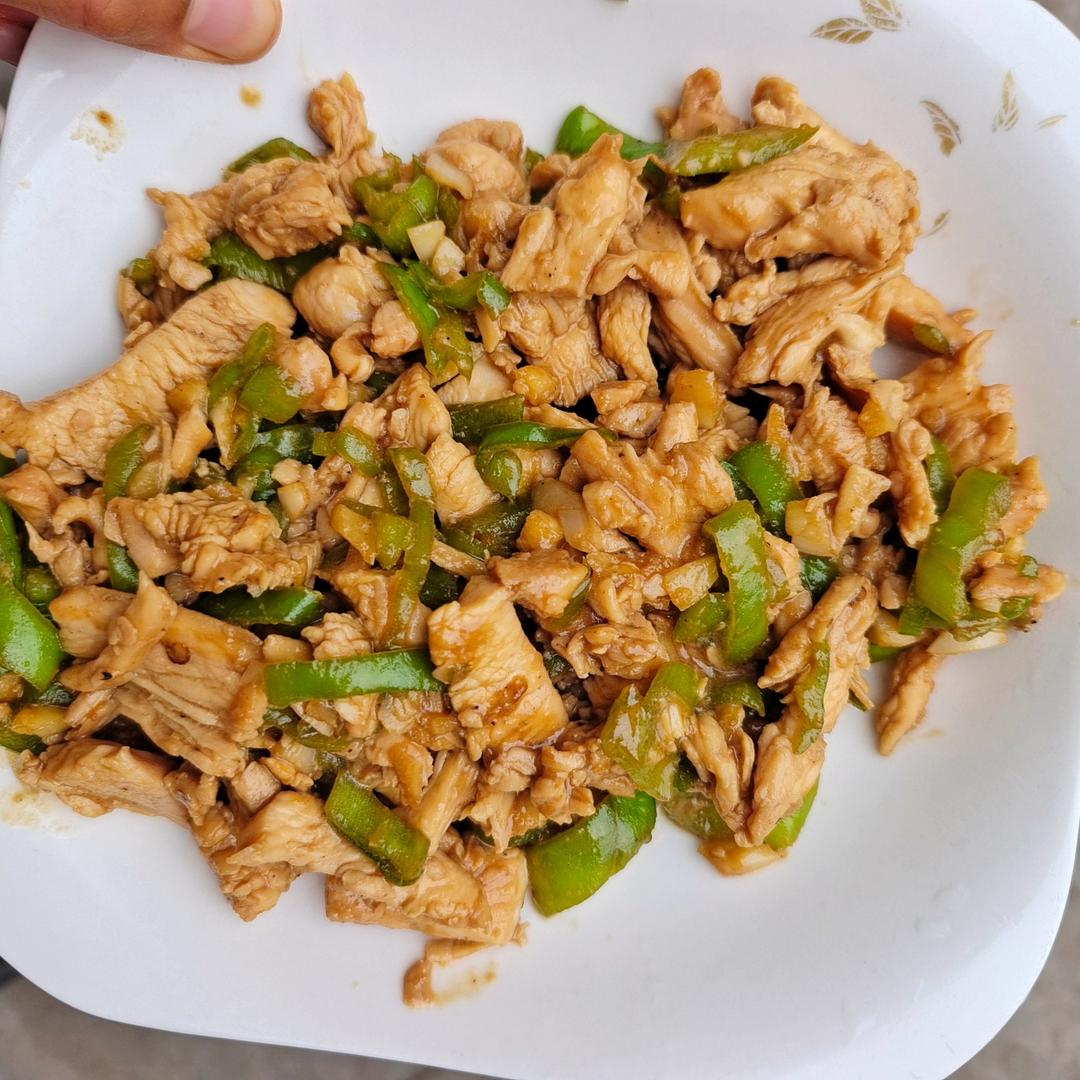 巨好吃的青椒炒鸡胸肉丝，超下饭