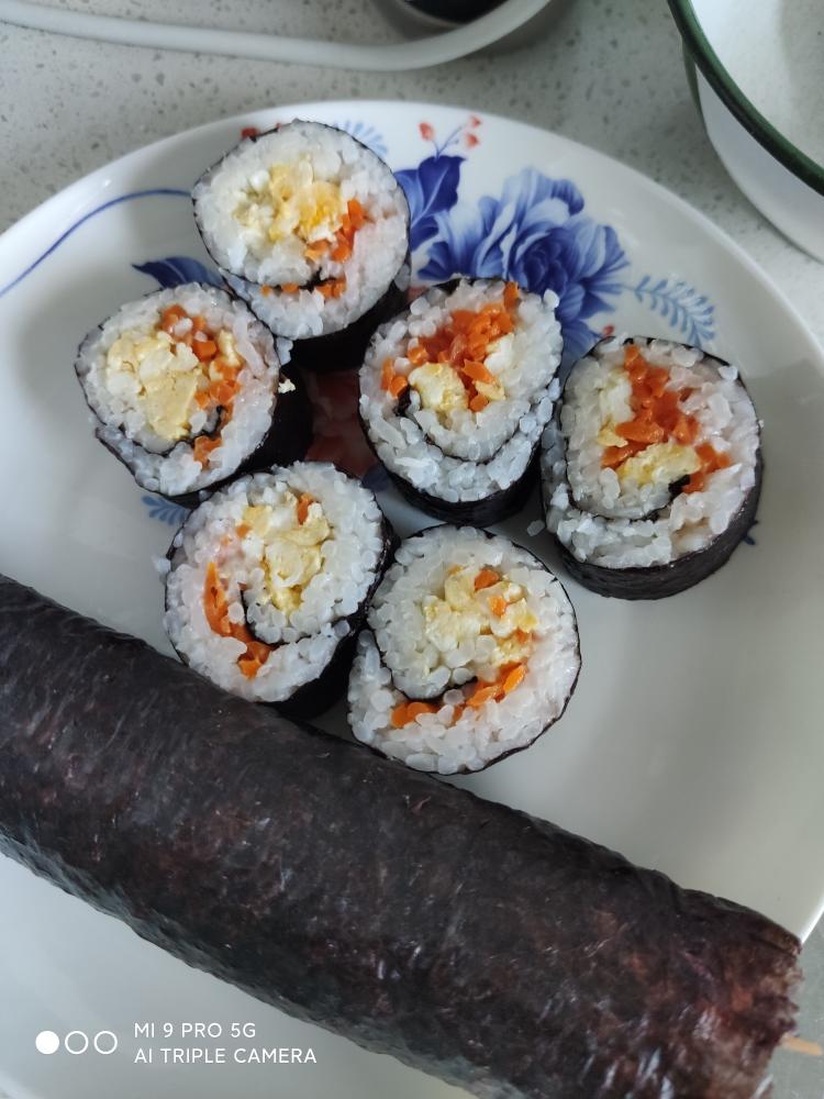 胡萝卜鸡蛋紫菜卷
