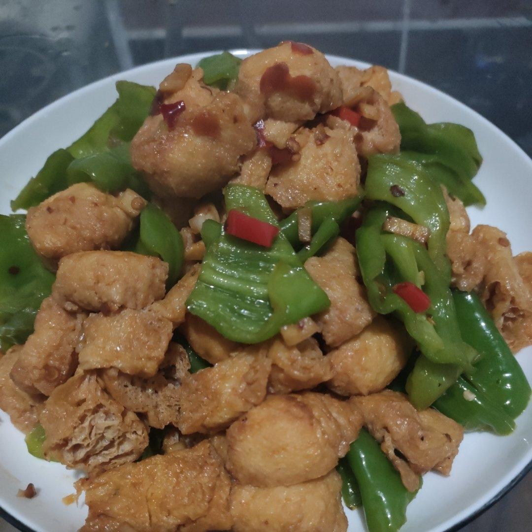 酱汁浓郁！一口爆汁的尖椒炒豆泡！