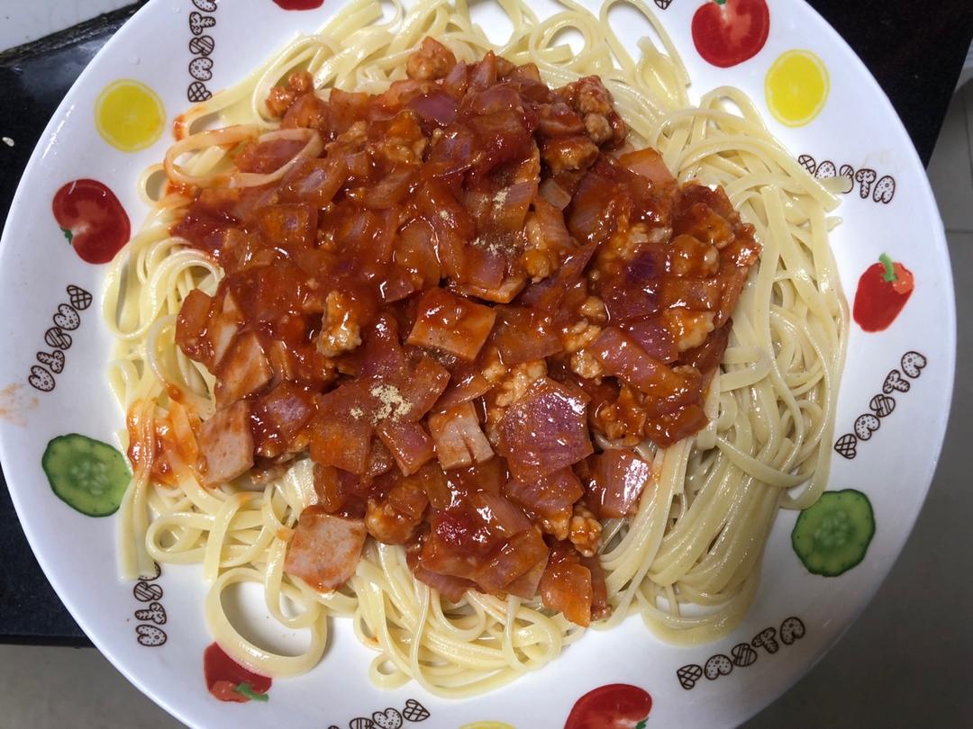 番茄肉酱意大利面