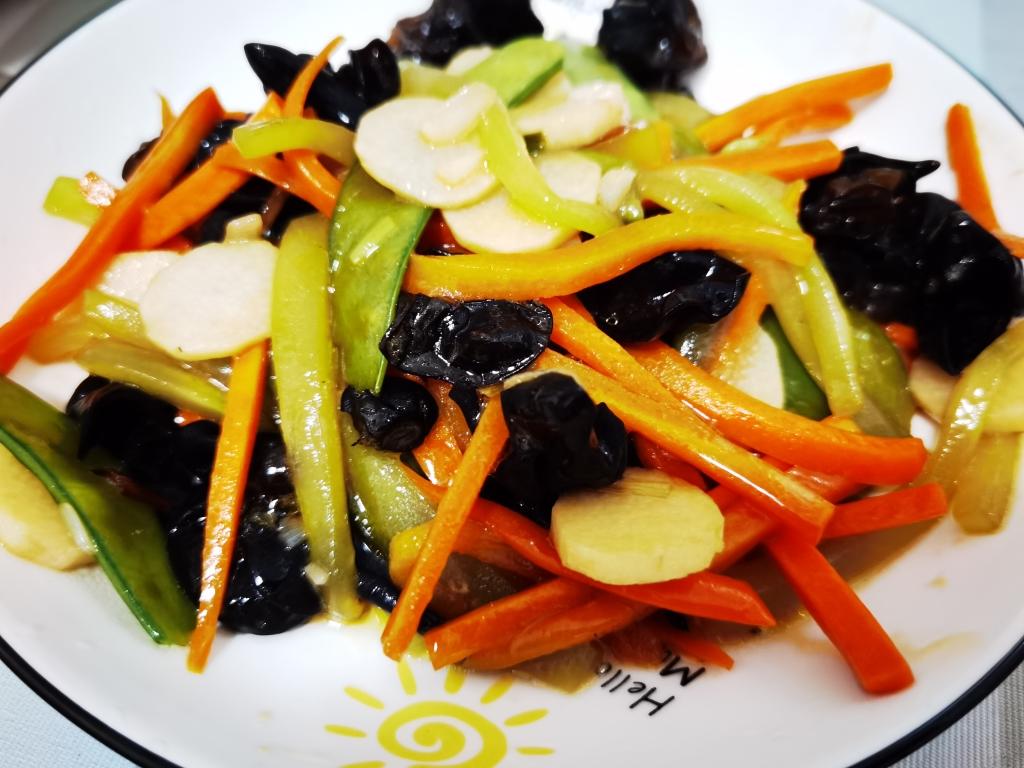 素炒木耳淮山胡萝卜的做法