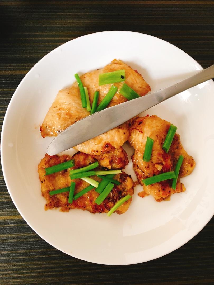 酷炫屌炸天好吃的煎鸡胸肉（香蒜蜂蜜煎鸡胸肉）