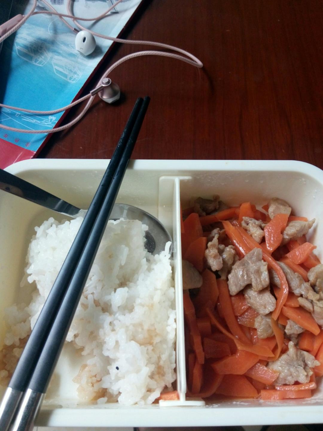 红萝卜炒肉丝