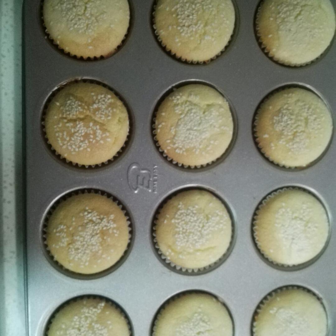原味海绵纸杯蛋糕（非常适合裱花、盖糖皮的cupcake方子）
