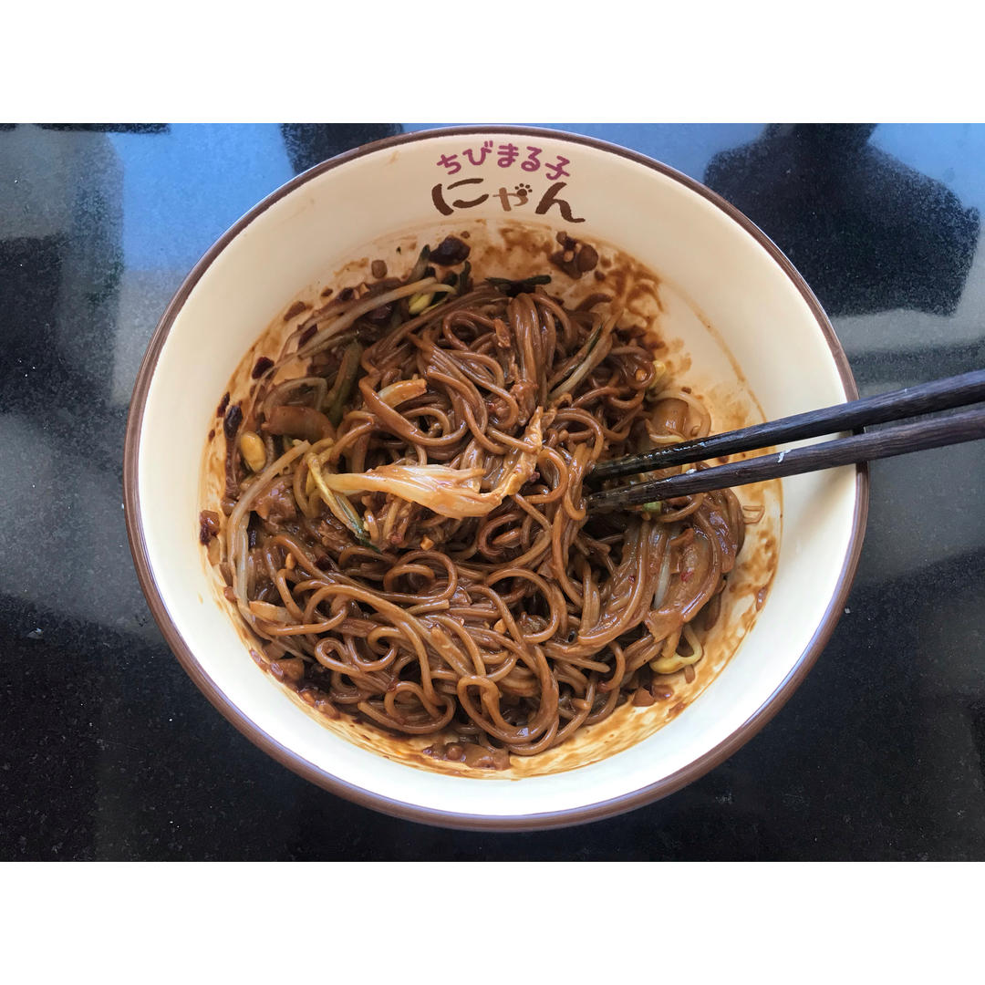 芝麻酱拌面（超快手超简单的翻版热干面）