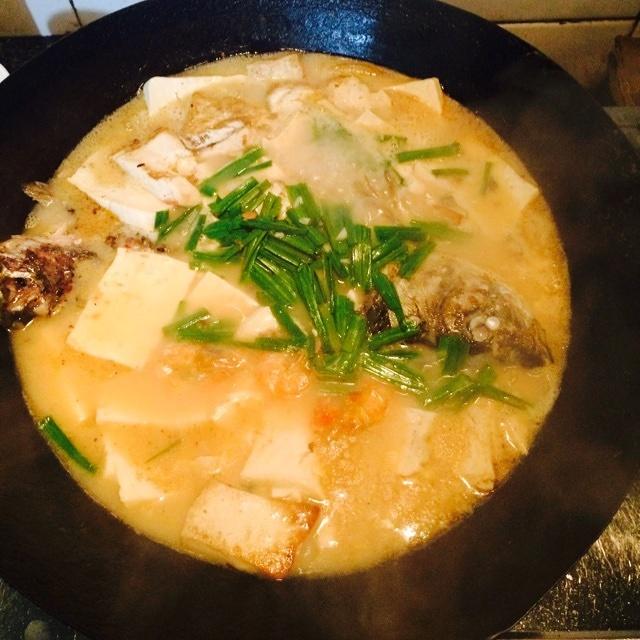 炖豆腐黄鱼小孩吃好吗_炖豆腐黄鱼小鱼的做法_小黄鱼炖豆腐