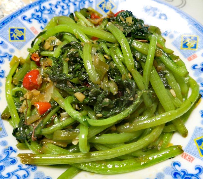 炒茼蒿（零失败巨好吃的快手菜）