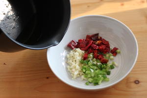 家常凉菜--炝拌芹菜的做法 步骤4