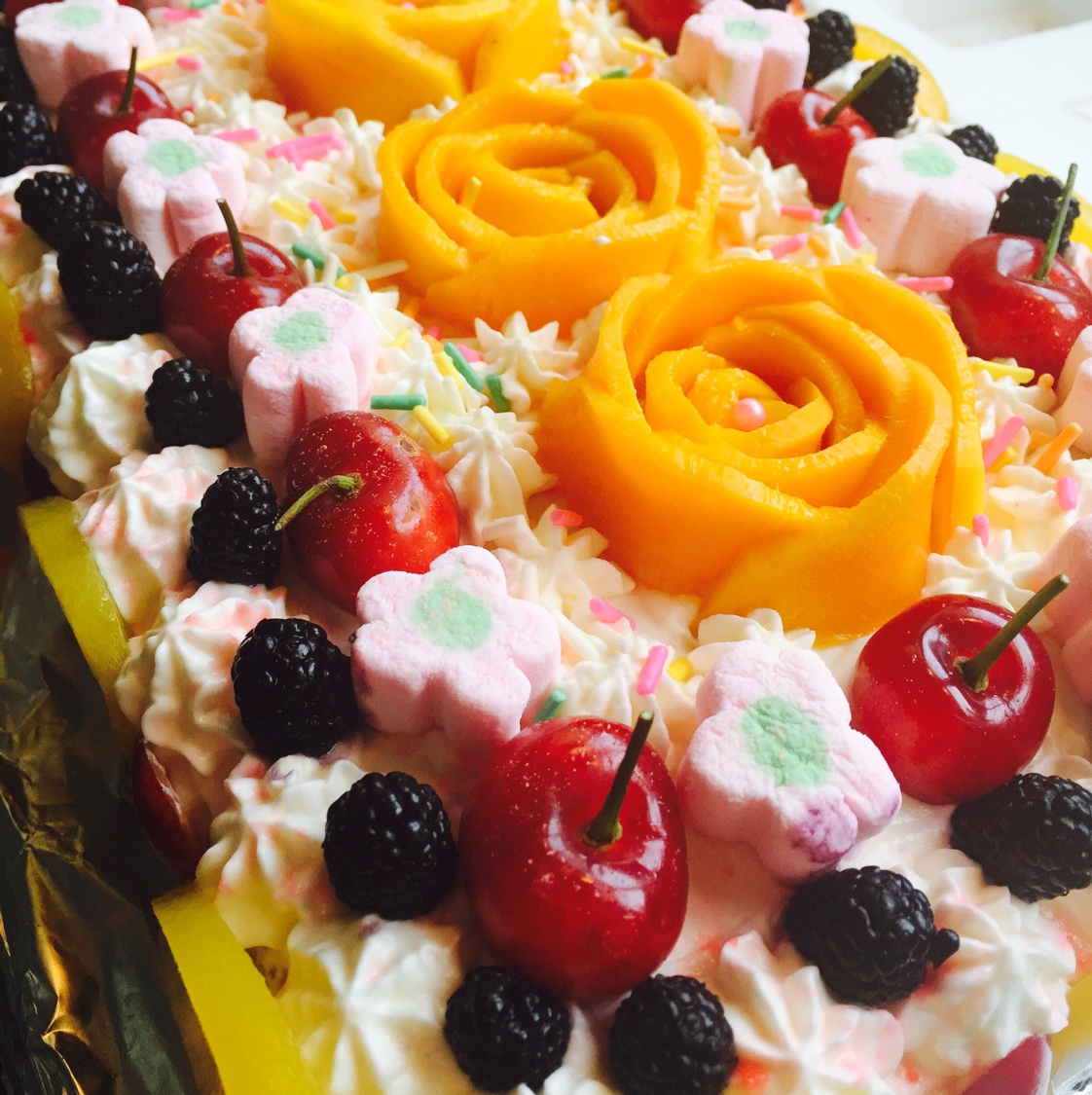 奶油水果装饰蛋糕