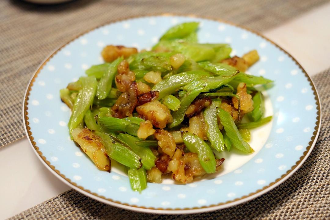 土豆炒芹菜