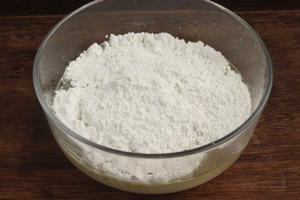 糯糯叽叽黄豆粉糍粑，巨好吃，还能拉丝，做法超简单的做法 步骤3