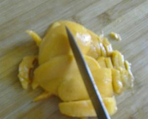 芒果奶昔的做法 步骤1