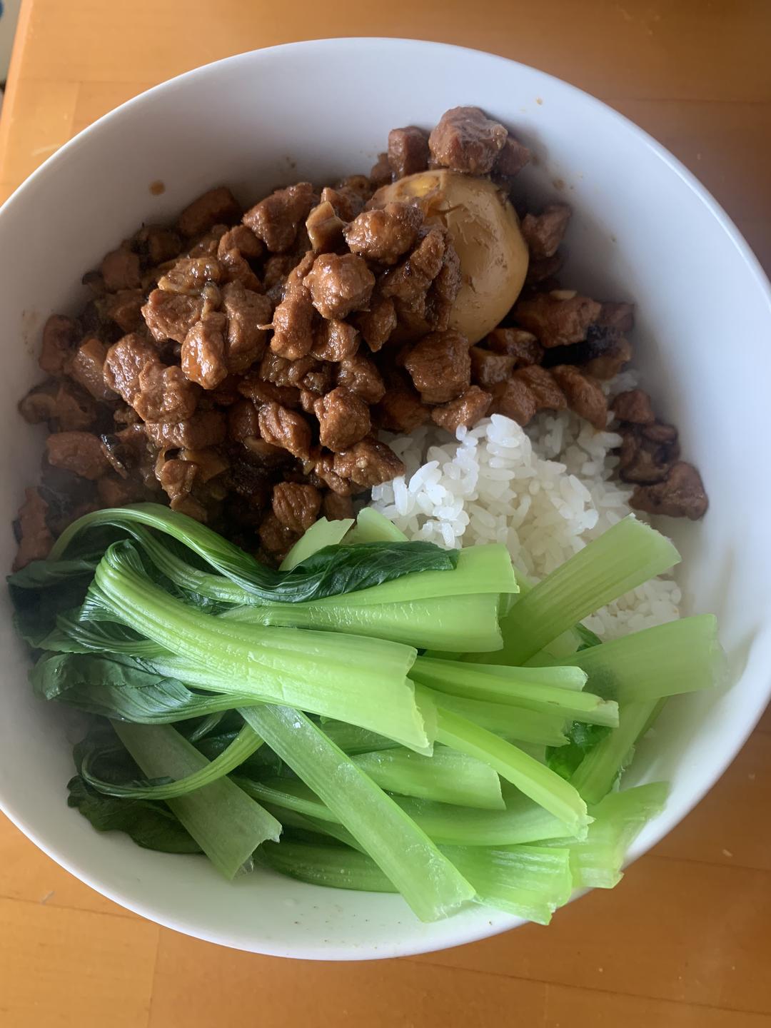 洋葱酥卤肉饭