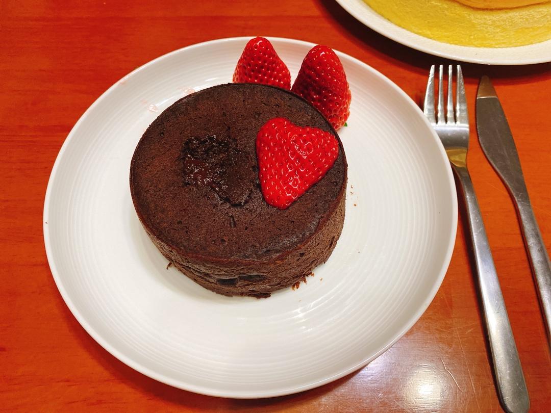 给妹子群的巧克力熔岩蛋糕